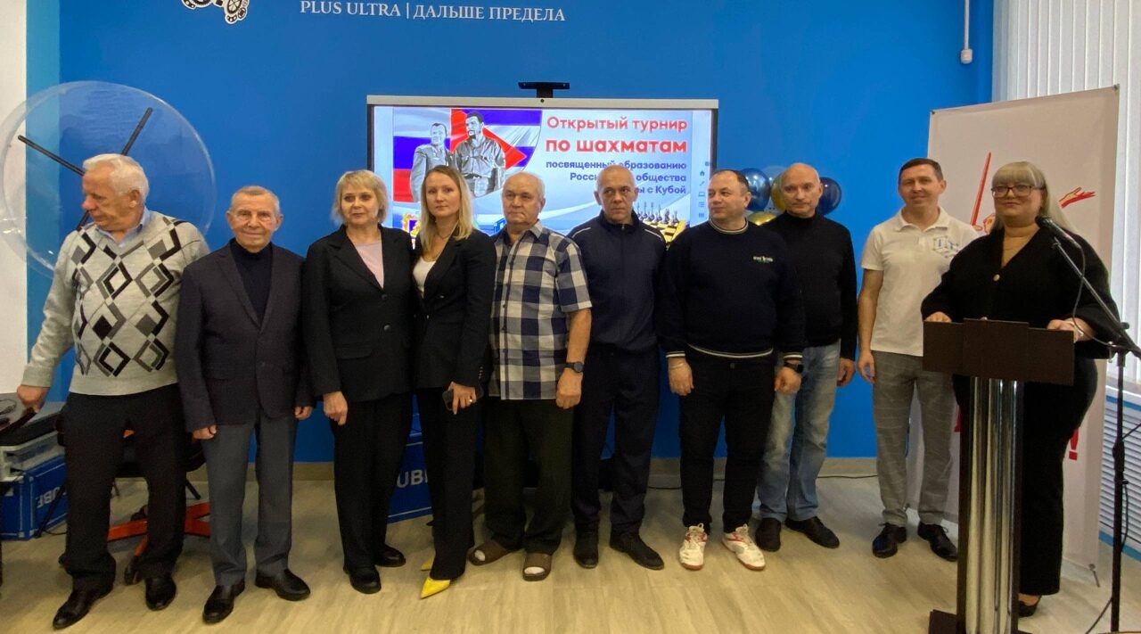 В Дятьково проходит открытый межрегиональный юношеский турнир по шахматам