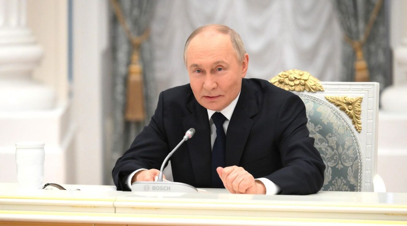 Президент России Владимир Путин подписал указ о присвоении звания «Мать-героиня»