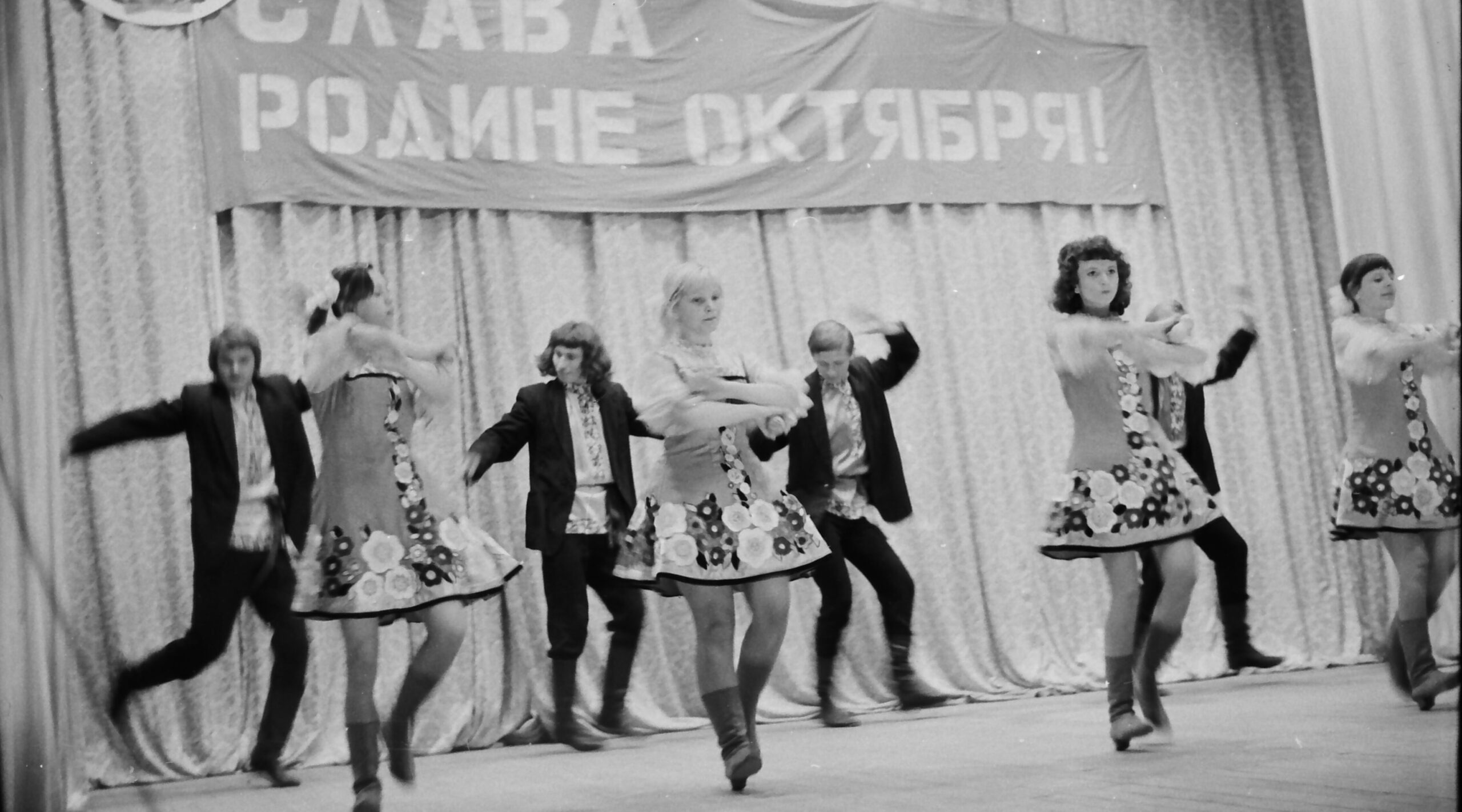 Несут культуру через года