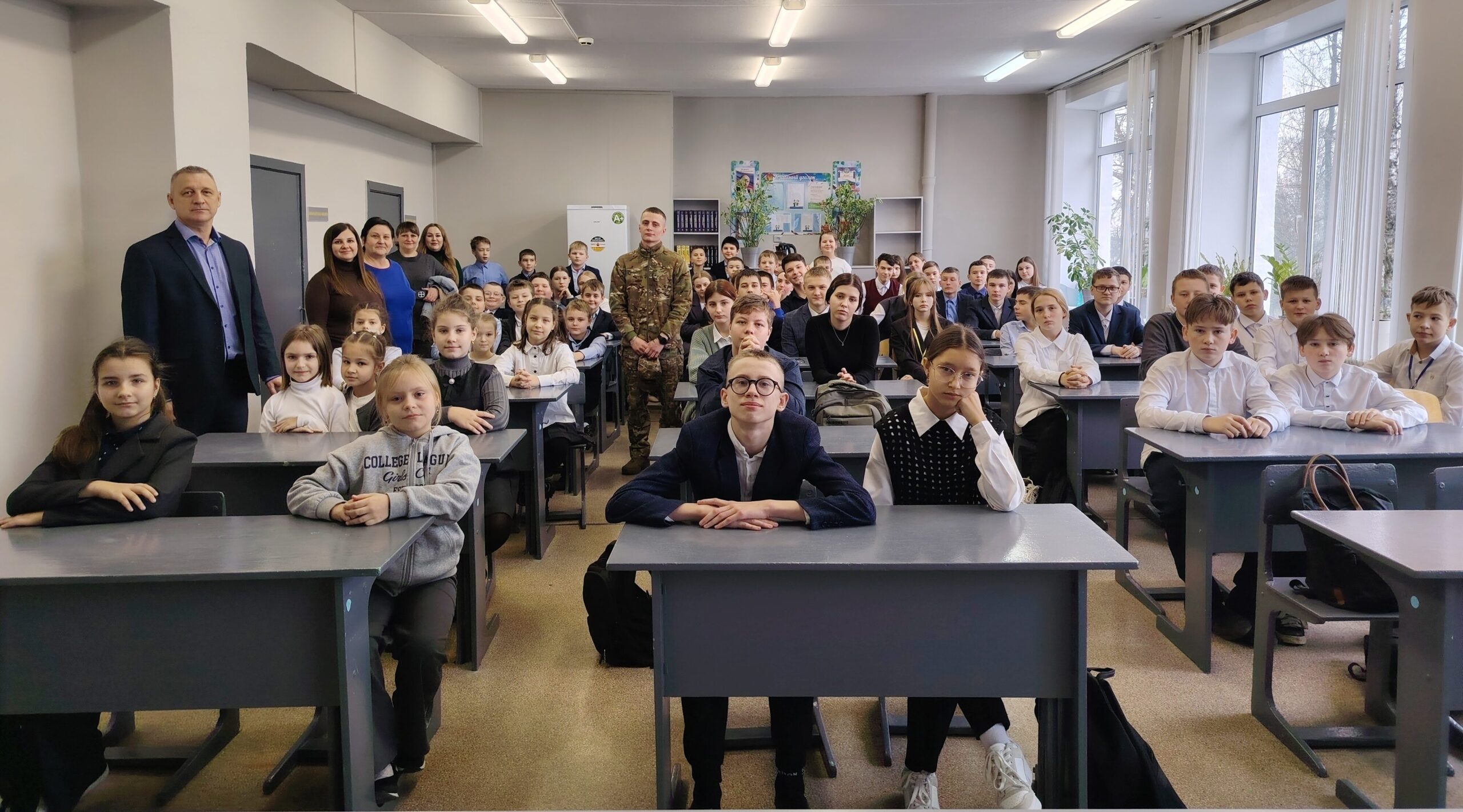 Патриотическая встреча с участником СВО прошла в школе п.Дружба