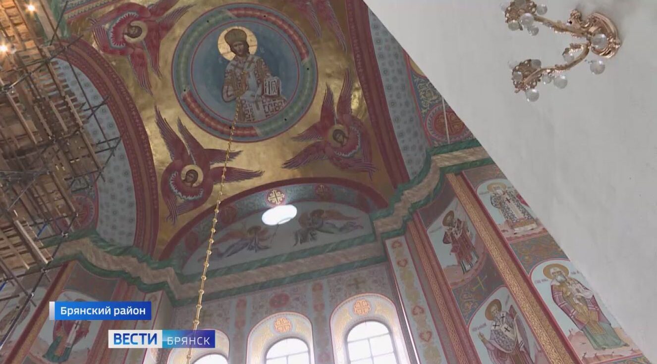 В  Брянской святой обители работают мастера из Владимира и других городов России