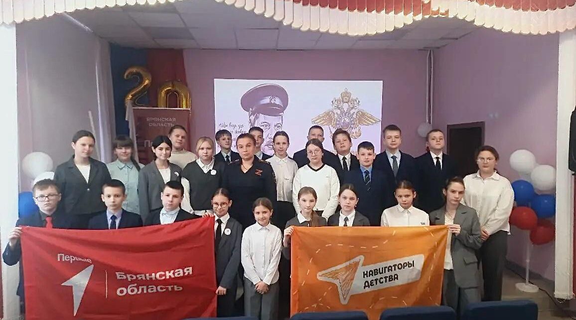 В Унече ЛО полиции проводит уроки профориентации в школах