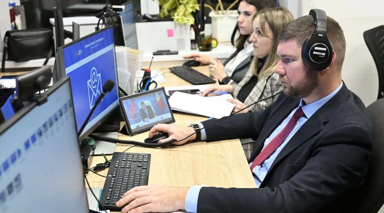 Состоялась пятая прямая линия губернатора Брянской области