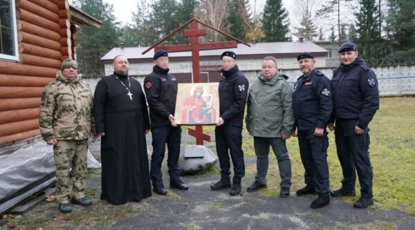 Спецподразделениям Росгвардии в Брянске передали священную реликвию