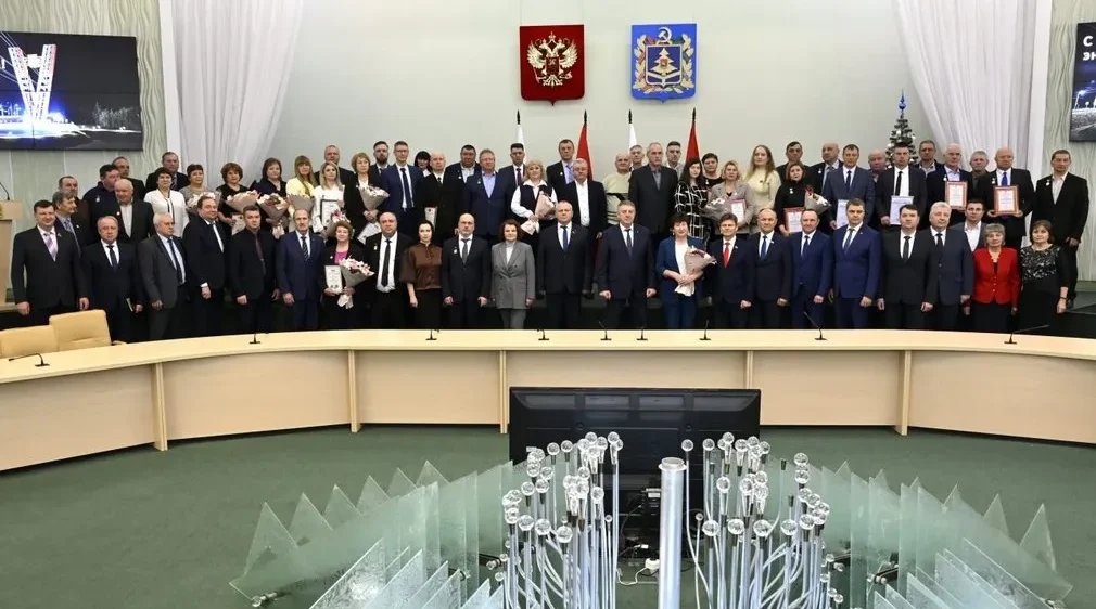 Александр Богомаз поблагодарил брянских энергетиков за заботу о ветеранах отрасли