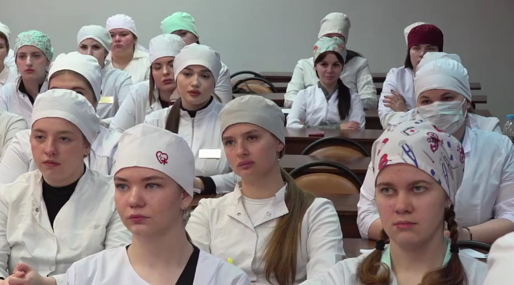 Брянский медицинский колледж посетил депутат Госдумы