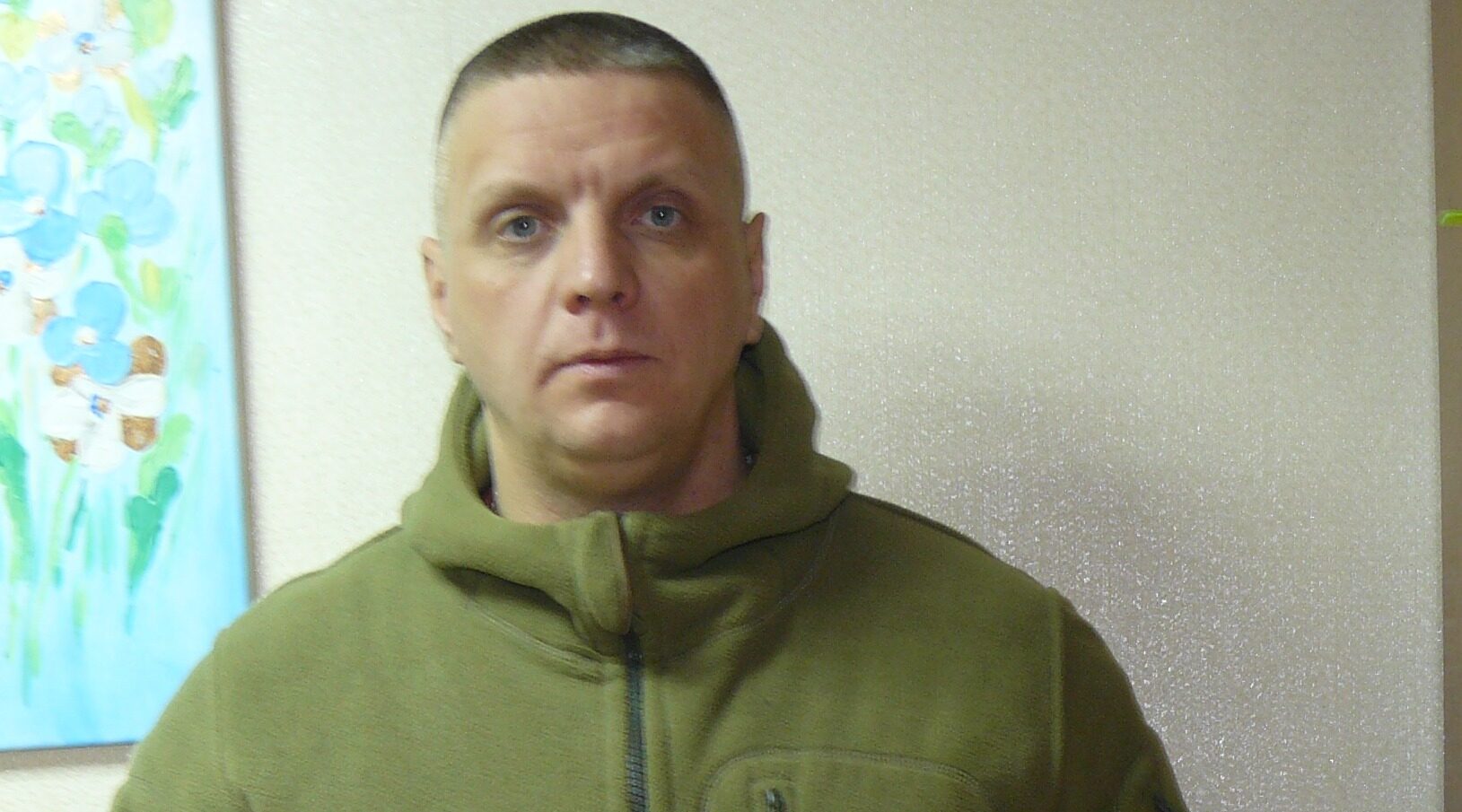 Депутату Фокинского горсовета, участнику добровольческого движения передали книги стихов бойцам