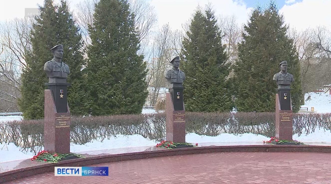 Церемония возложения цветов в День Героев Отечества