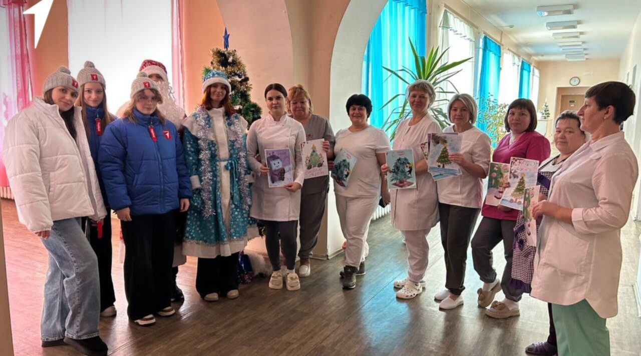 Активисты «Движения Первых» участвуют в акции «Российский детский Дед Мороз»