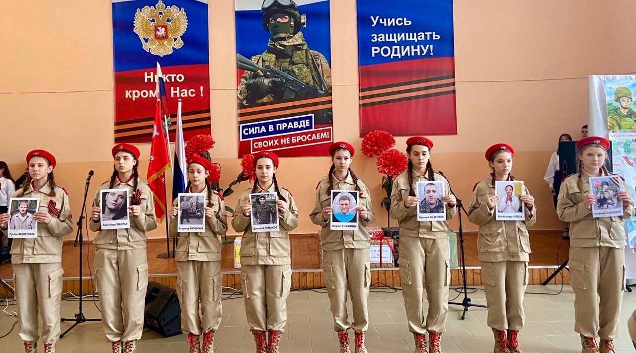 Мать погибшего на СВО бойца из Фокино отправила для сослуживцев сына посылку к Новому Году