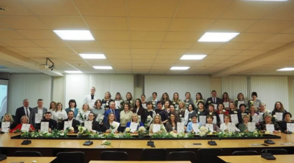 В Брянске лучшим педагогам вручили премии в 50 тысяч рублей