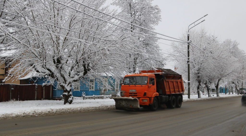 Уборка областного центра после первого снегопада