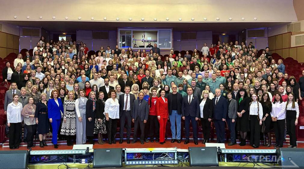 Егор Бероев провел встречу в городе Брянске