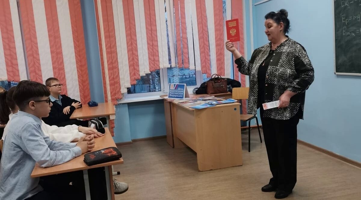 Библиотека провела правовой час для дятьковских школьников