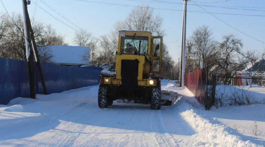 В районах Брянской области активно ведется очистка дорог