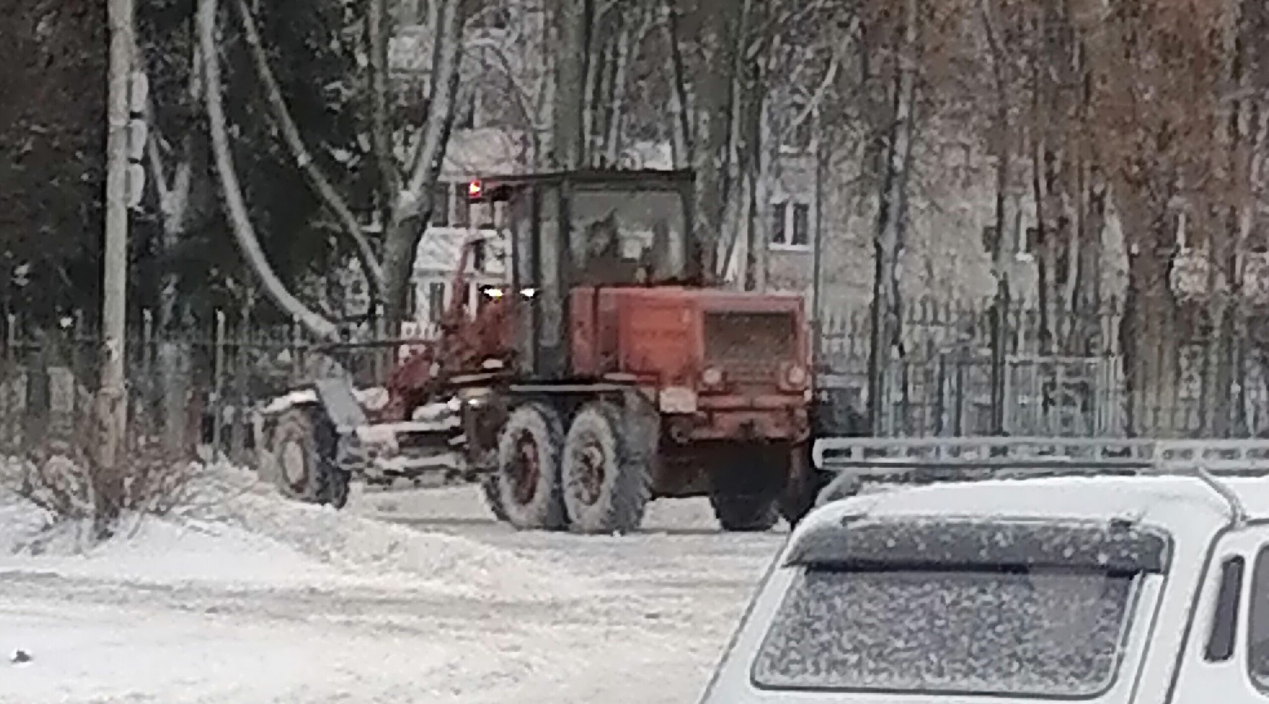 В Дятьковском районе идет борьба со снегом