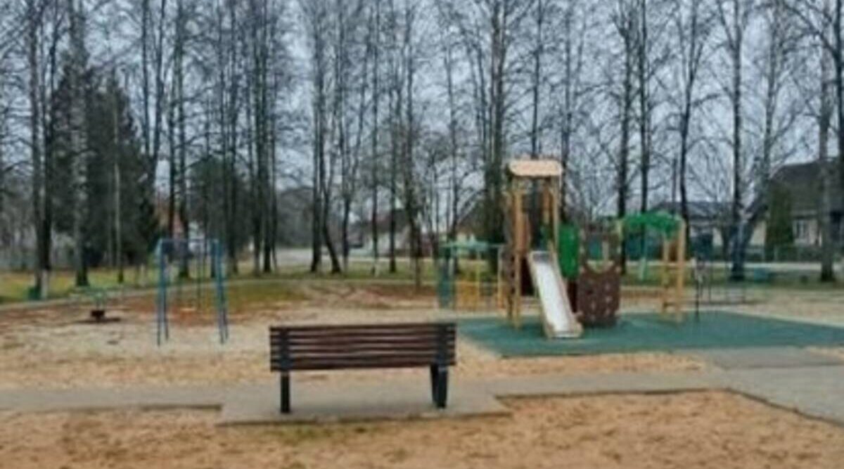 Под Брянском обновили территорию у Дома культуры