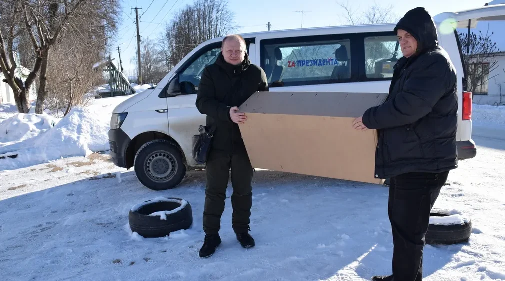 Брянский военный блогер вручил подарок Климовскому мальчику