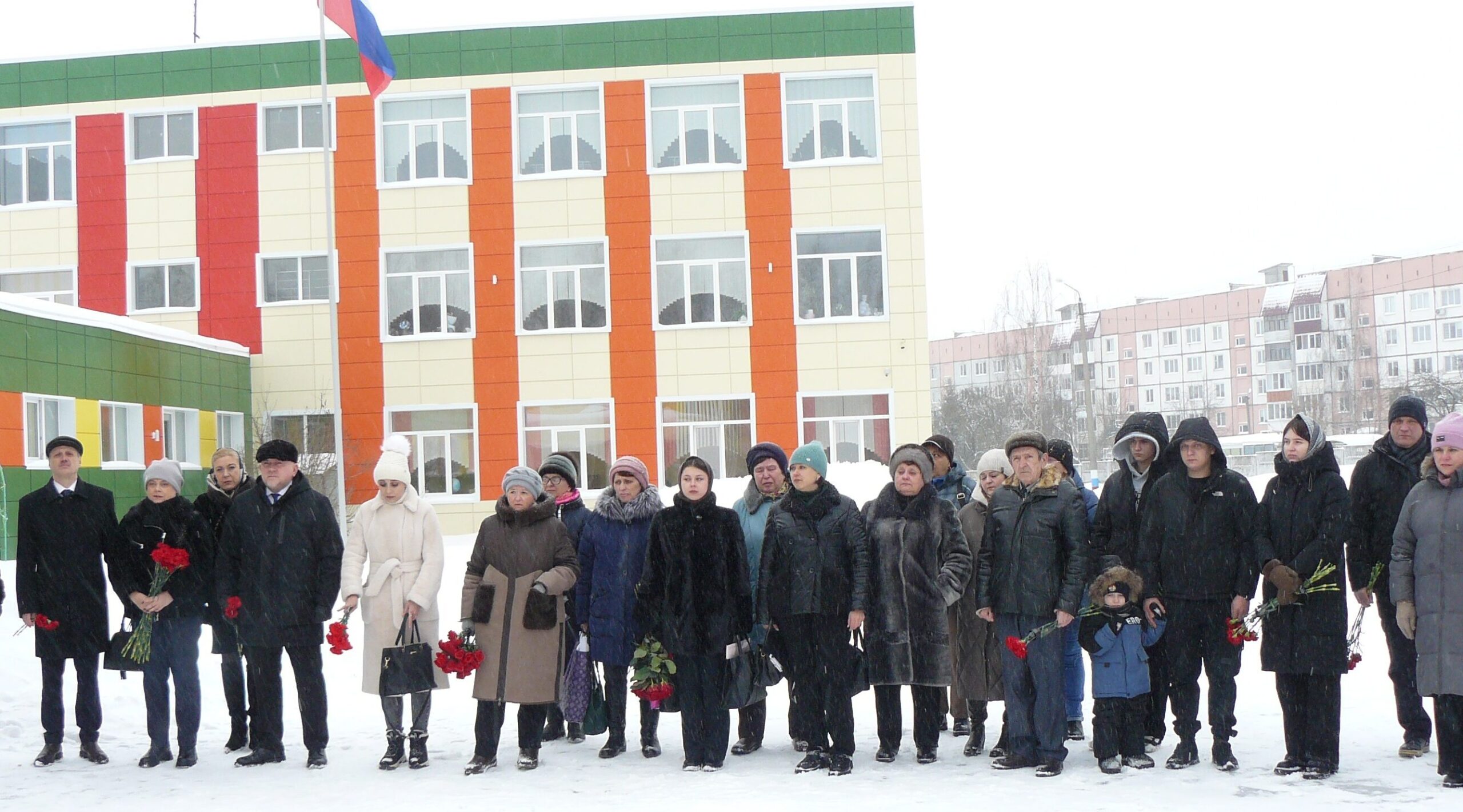 В Дятьковской гимназии открыли доску памяти в честь выпускника Алексея Зайцева