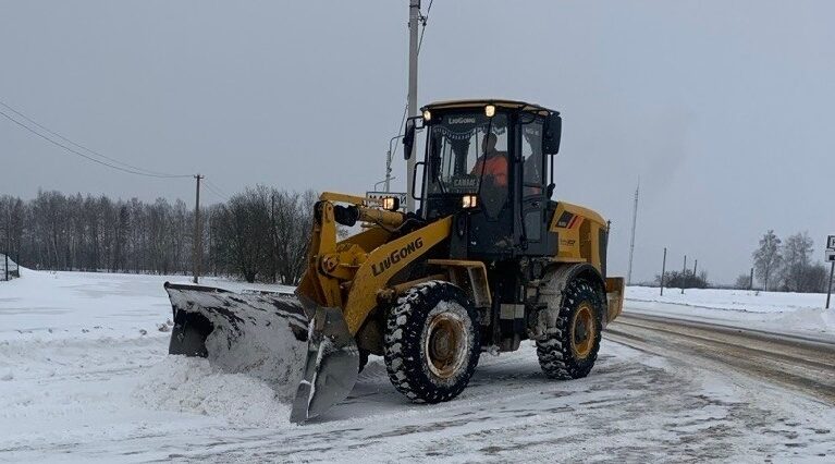 В Брянской области продолжается очистка и обработка дорог