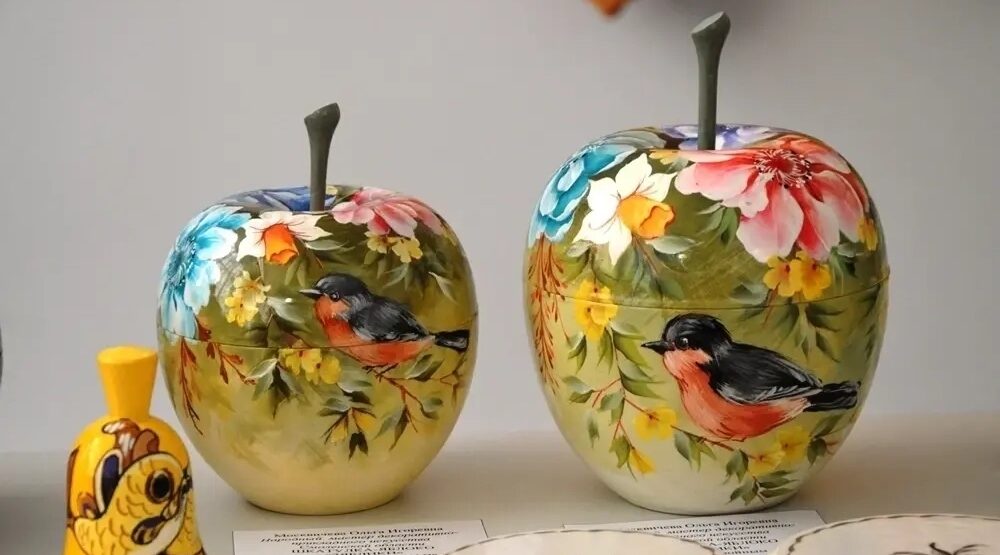 В Брянске открылась выставка «Вдохновленные традициями»