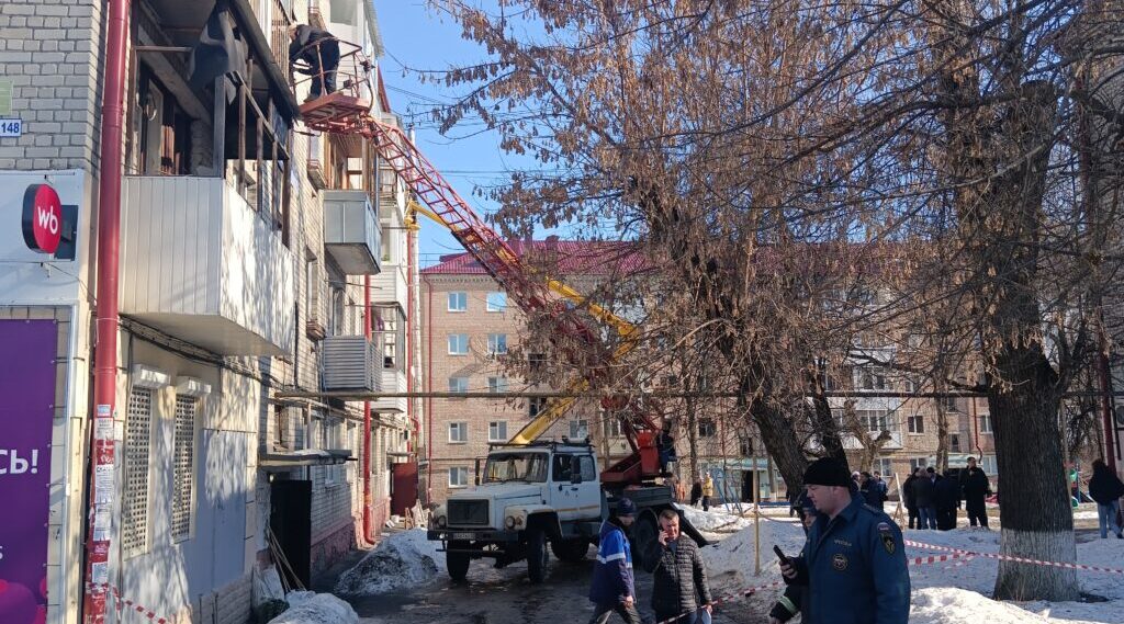 В Брянске активно приступили к расчистке и восстановлению теплового контура в поврежденных домах