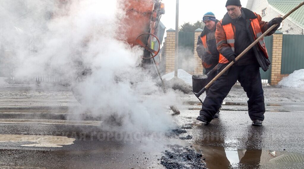 Брянские ремонтники продолжают ликвидировать ямочность