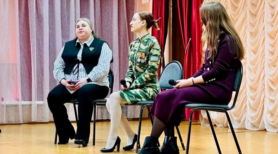 В Глинищево прошла встреча с ветераном СВО Юлией Сидоренок