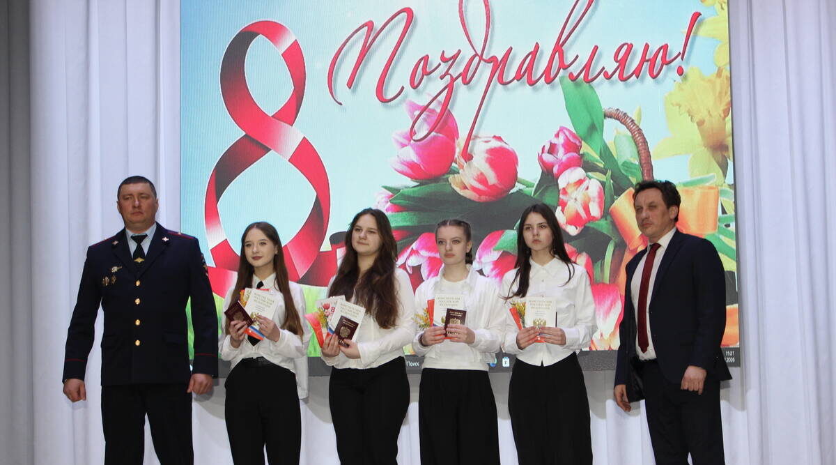 Накануне Международного женского дня девушкам вручили паспорта