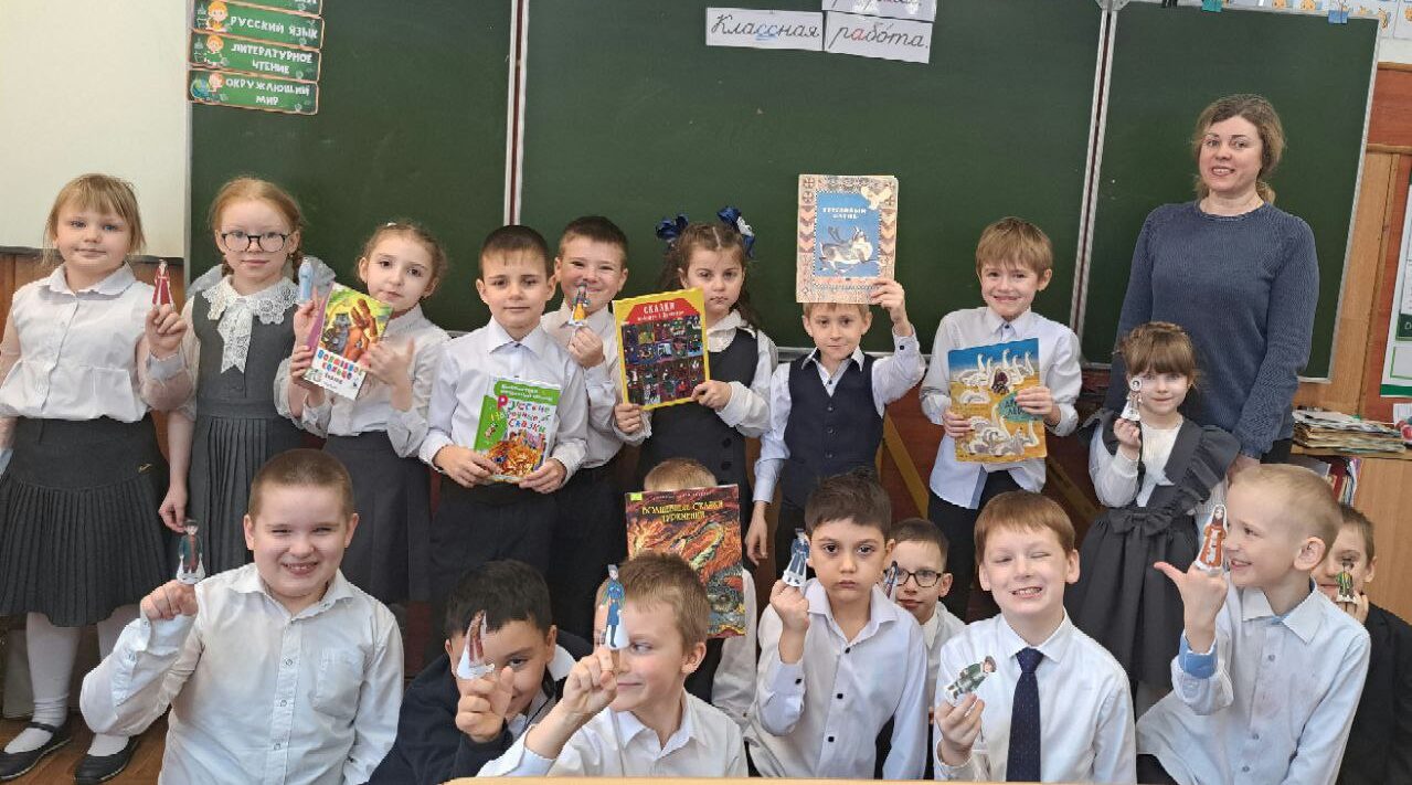 Детская библиотека провела литературно-игровой час «Сказки народов России»