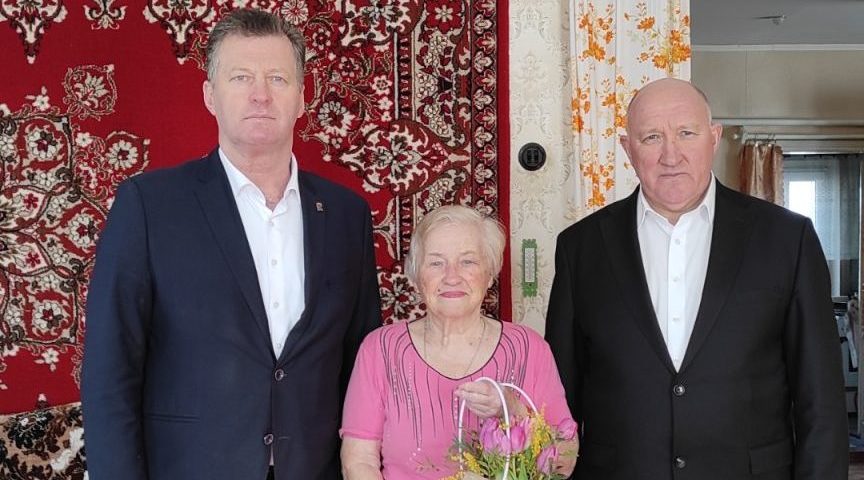 С наступающим 8 Марта поздравили участницу партизанского движения из Трубчевска