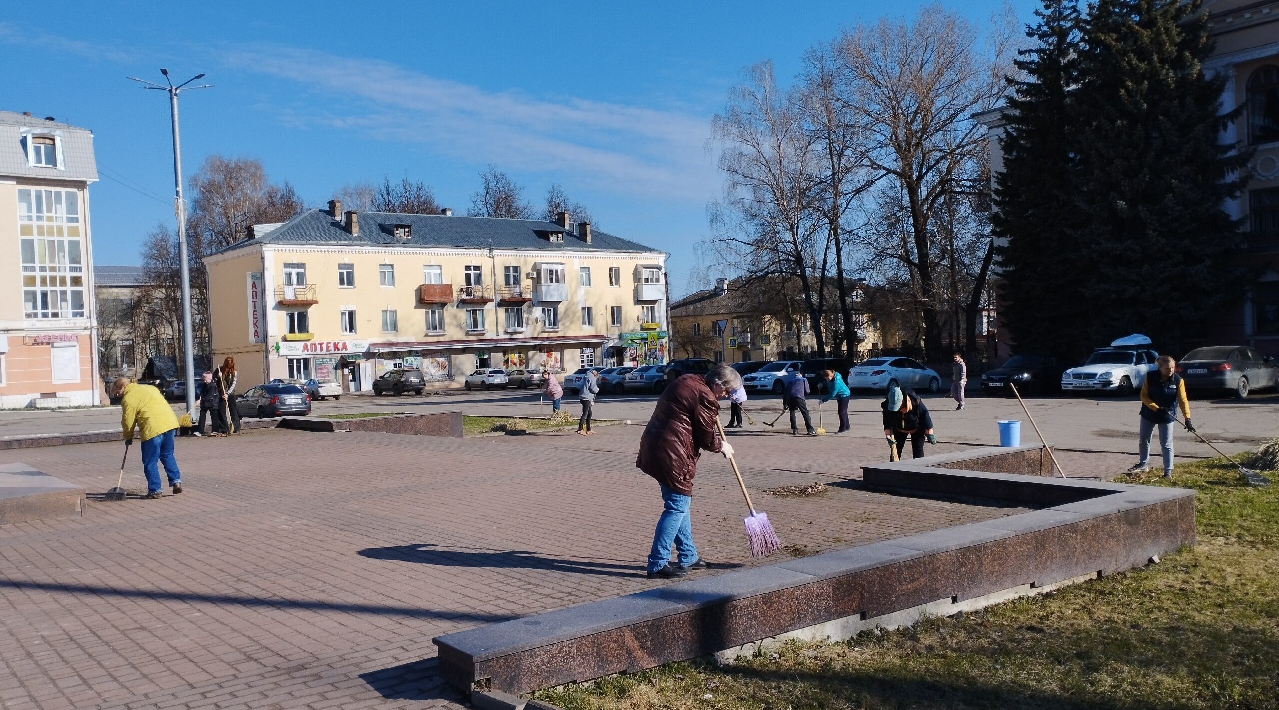 В Дятьково прошёл очередной субботник