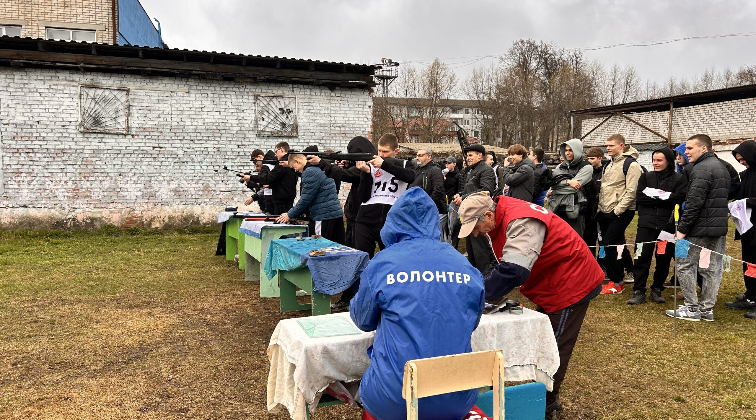 В Дятькове на стадионе «Кристалл» прошла районная спартакиада допризывной молодежи