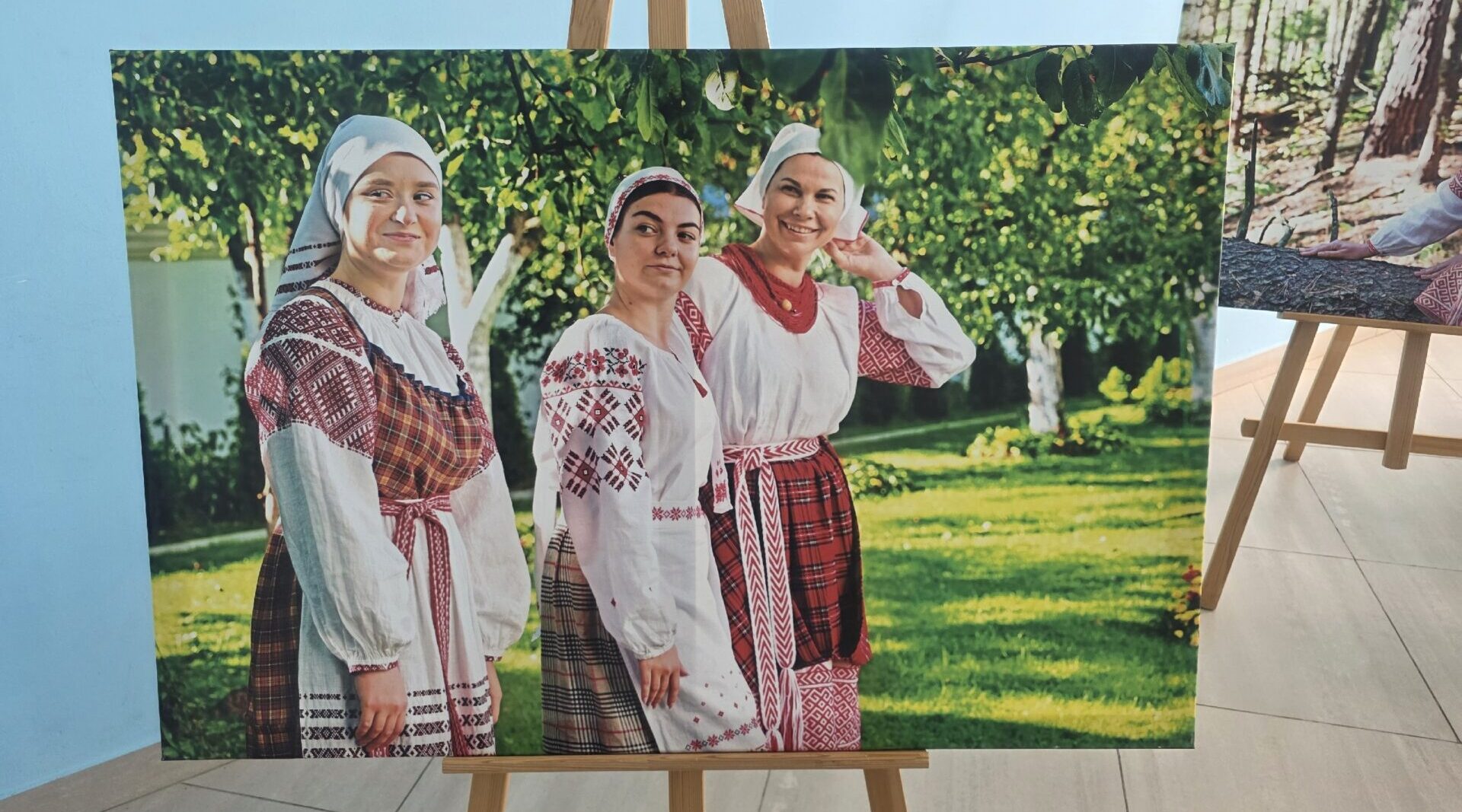 В Брянске открылась выставка фотохудожника Костаса Асимиса