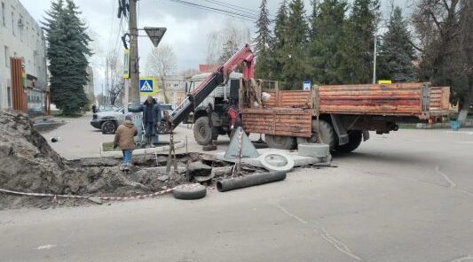 В Трубчевске ведутся ремонтные работы системы водоснабжения