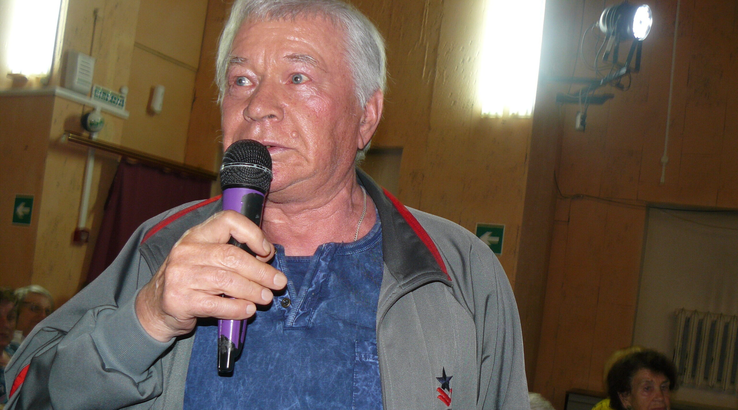 Дятьковцы прощаются с В.Г.Мурзиновым, бывшим директором спортшкола «Электрон»