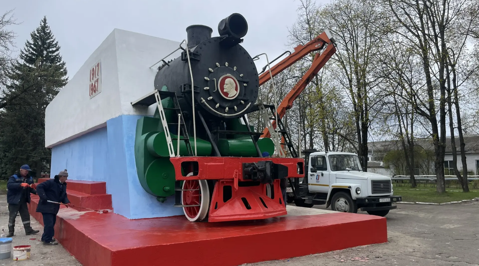 В Брянске приводят в порядок памятники