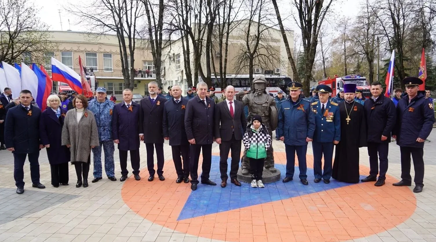 В областном центре состоялось открытие памятника огнеборцу