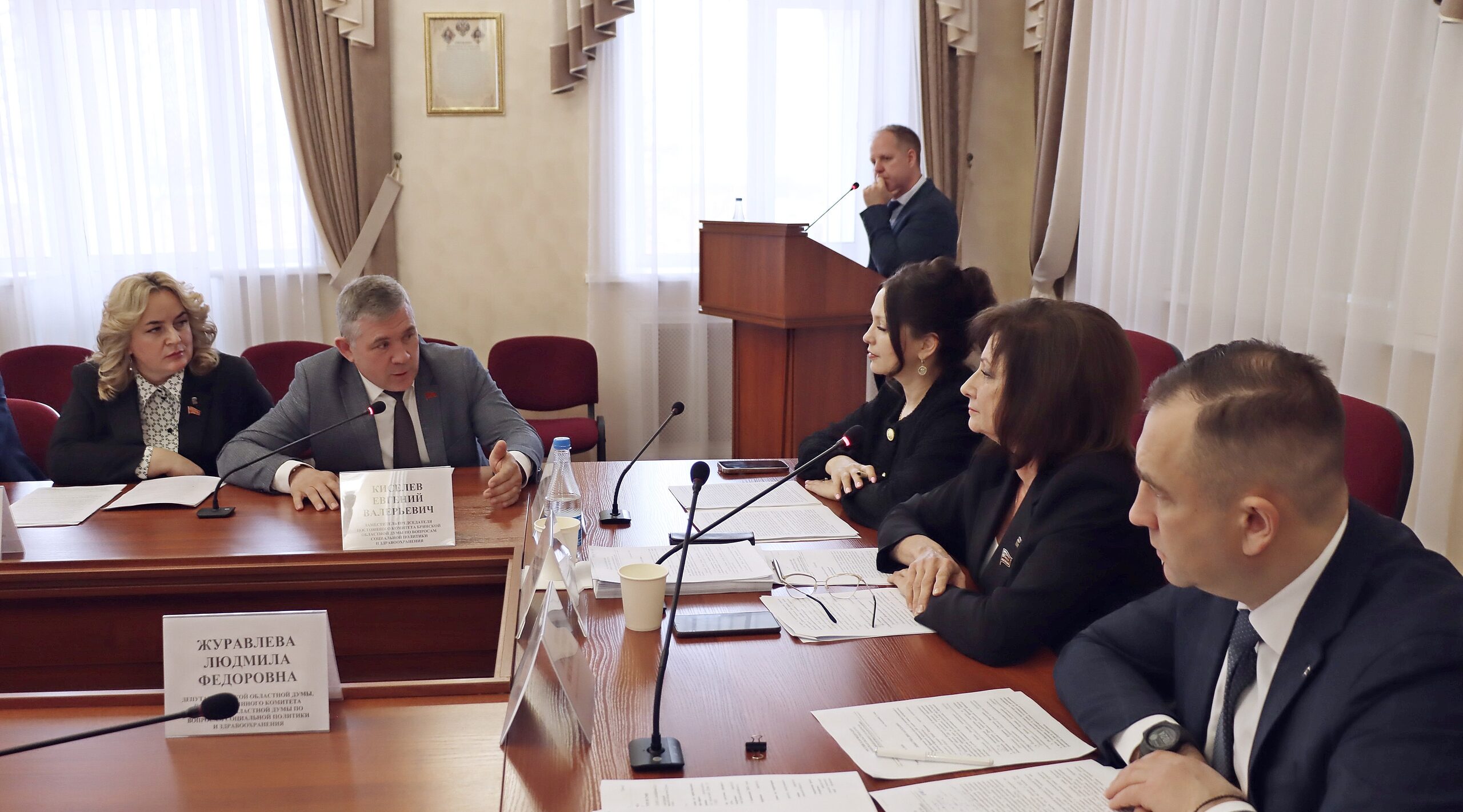 Вопросы поддержки детей-сирот рассмотрели депутаты