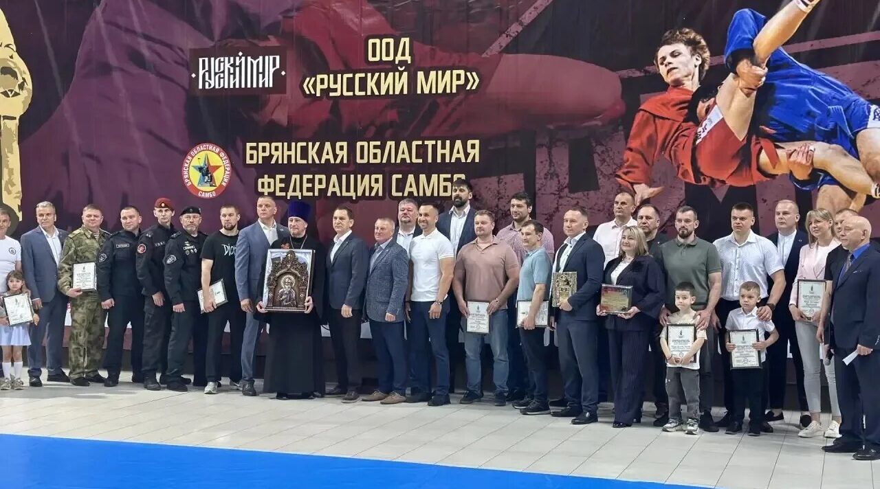 В Брянском Дворце единоборств прошел турнир по самбо памяти Александра Персвета