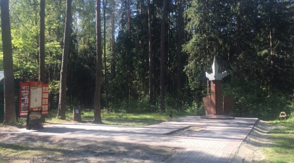В Брянске привели в порядок памятник военным журналистам