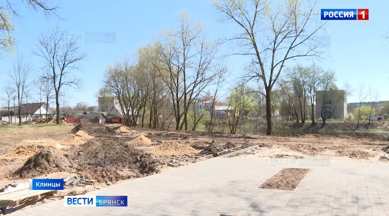 В Клинцах проходит благоустройство сквера