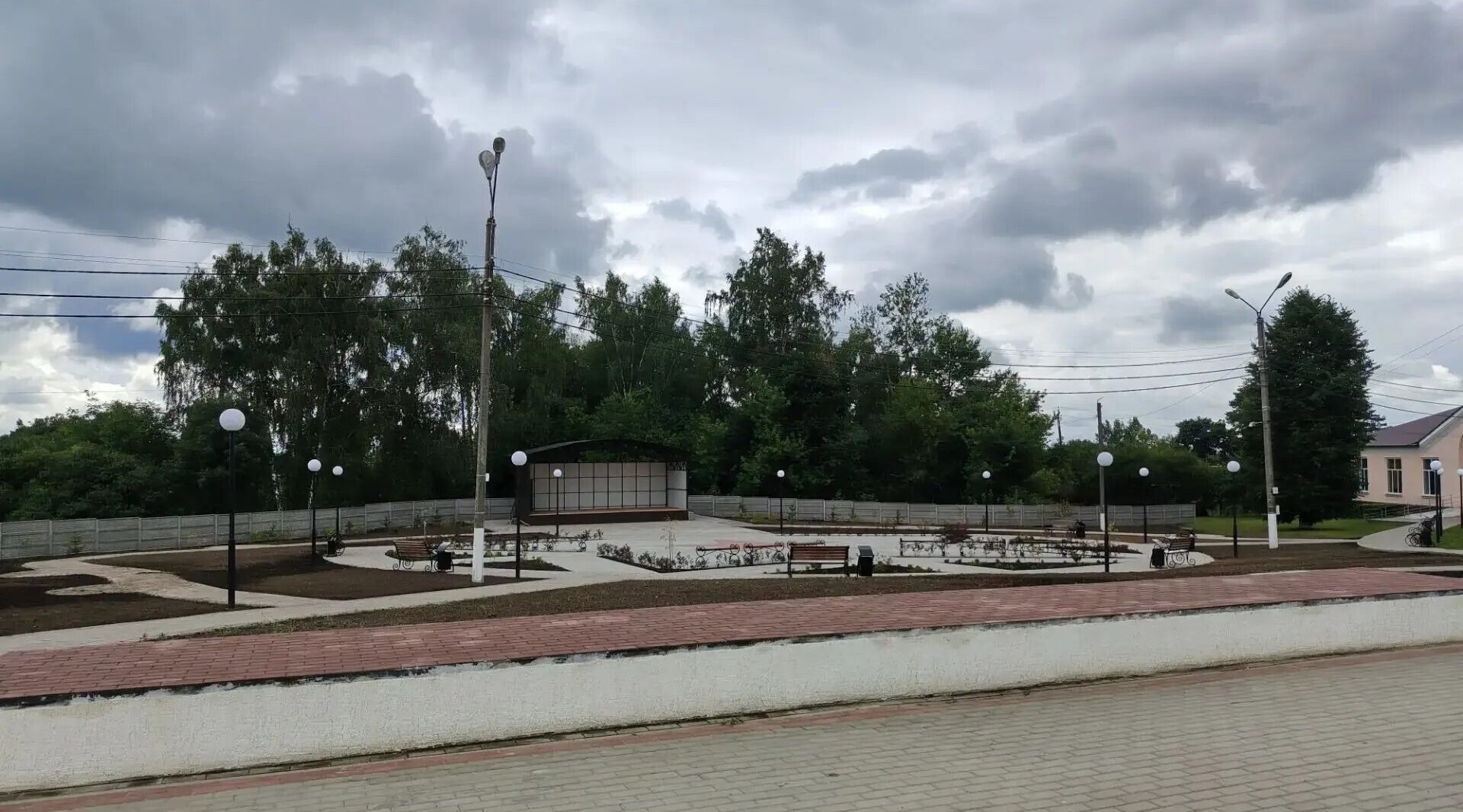 В поселке Выгоничи благоустроена Аллея Славы