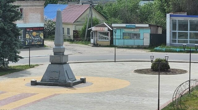В Клетне благоустраивают сквер Славы