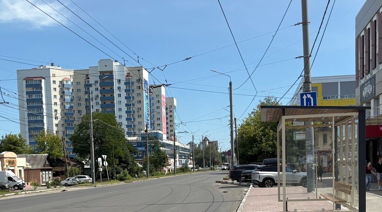 В Брянске полным ходом идет ремонт автодороги по улице Красноармейской