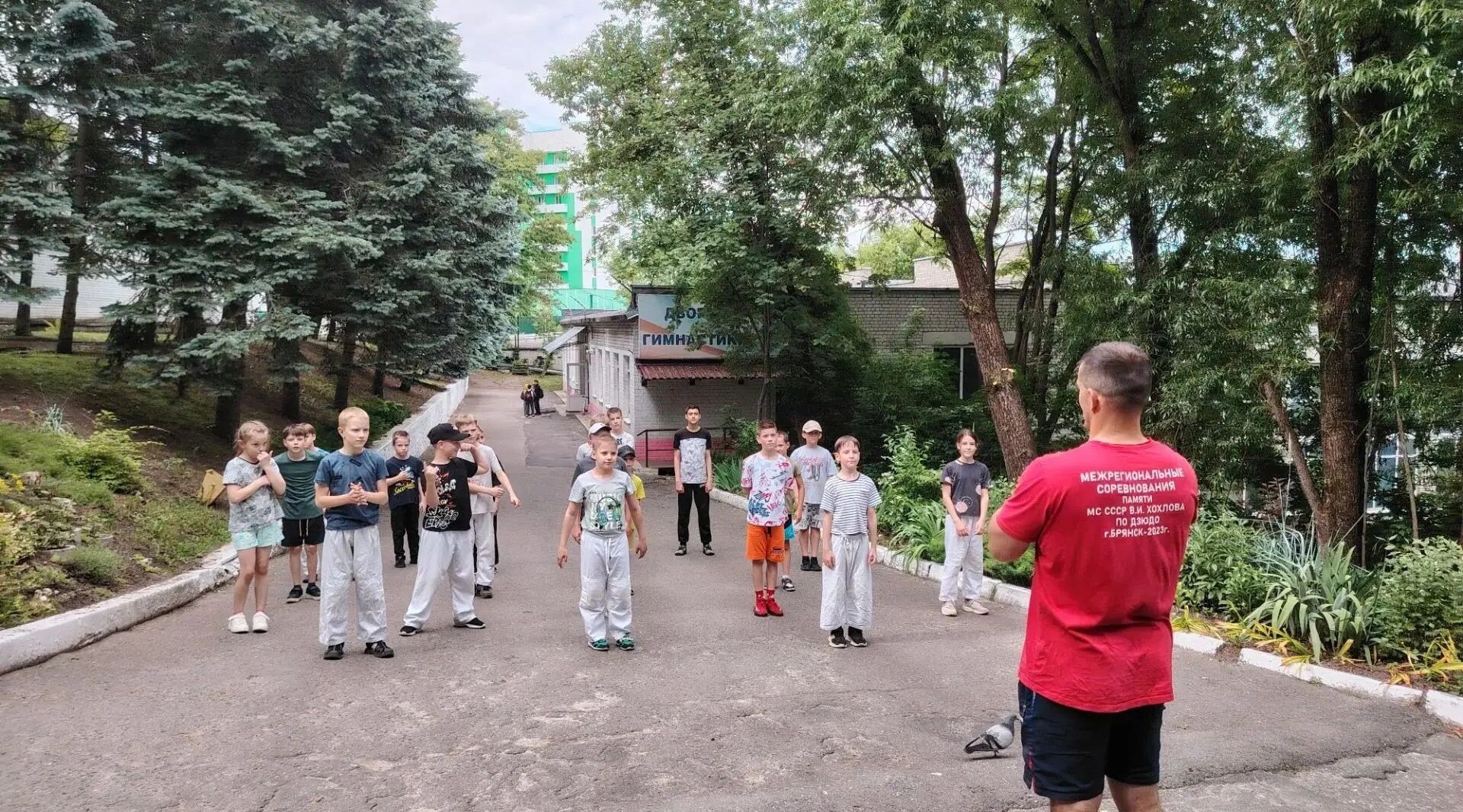 В областном центре прошла зарядка с чемпионом