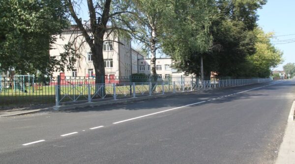 В Брянске обновляют дороги, ведущие к учреждениям образования