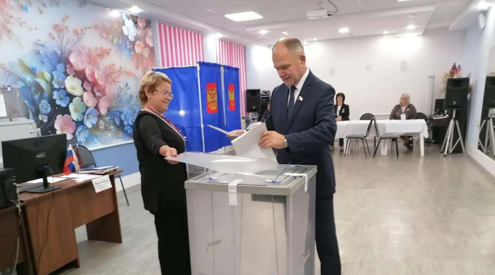 В деревне Антоновка Брянского района проголосовал Николай  Щеглов