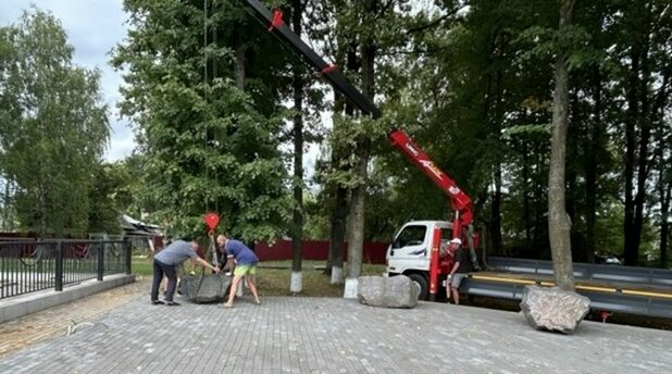 Благоустройство сквера «Аллея Славы» проходит в Дубровке