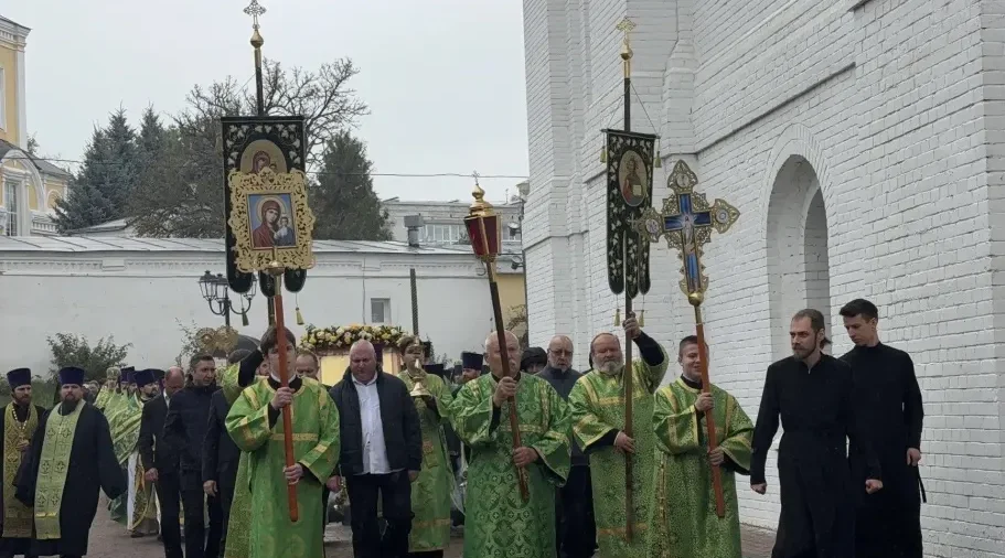 Крестный ход прошел вокруг Кафедрального собора